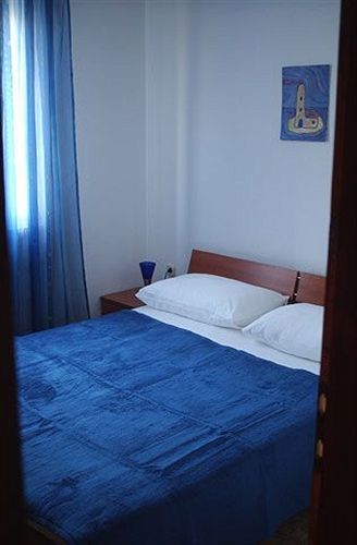 Tudor 3*