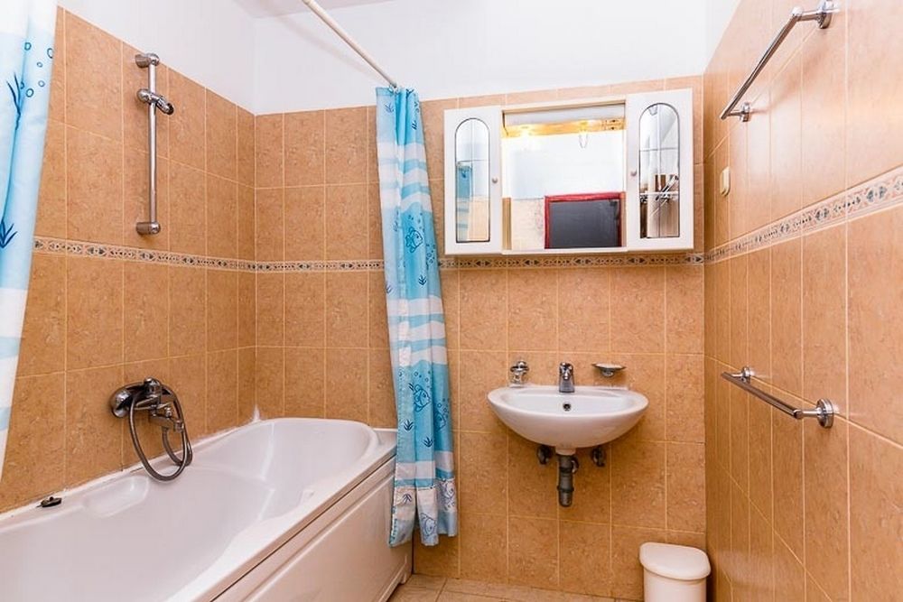 Tudor Hotel 3*